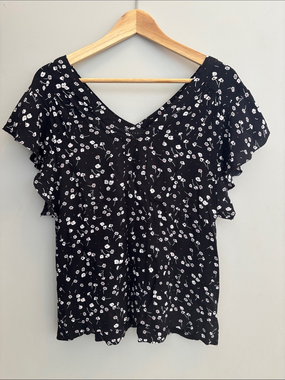 Sanctuary Women's Black Floral V-Neck Flutter Sleeve Top